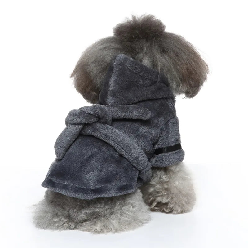 Pyjama en serviette pour chien avec capuche – Confort luxueux et absorption à séchage rapide !