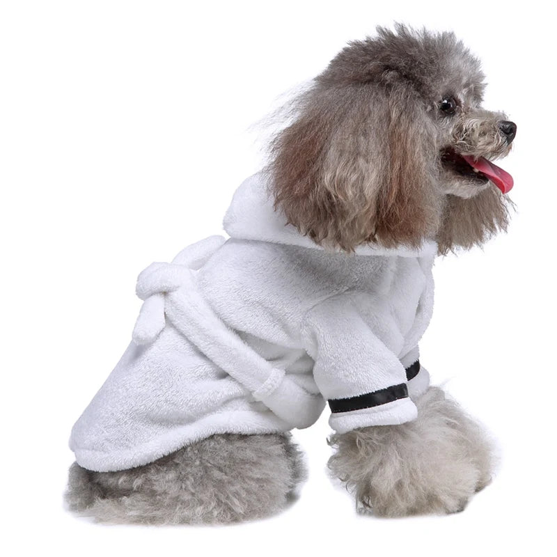 Pyjama en serviette pour chien avec capuche – Confort luxueux et absorption à séchage rapide !